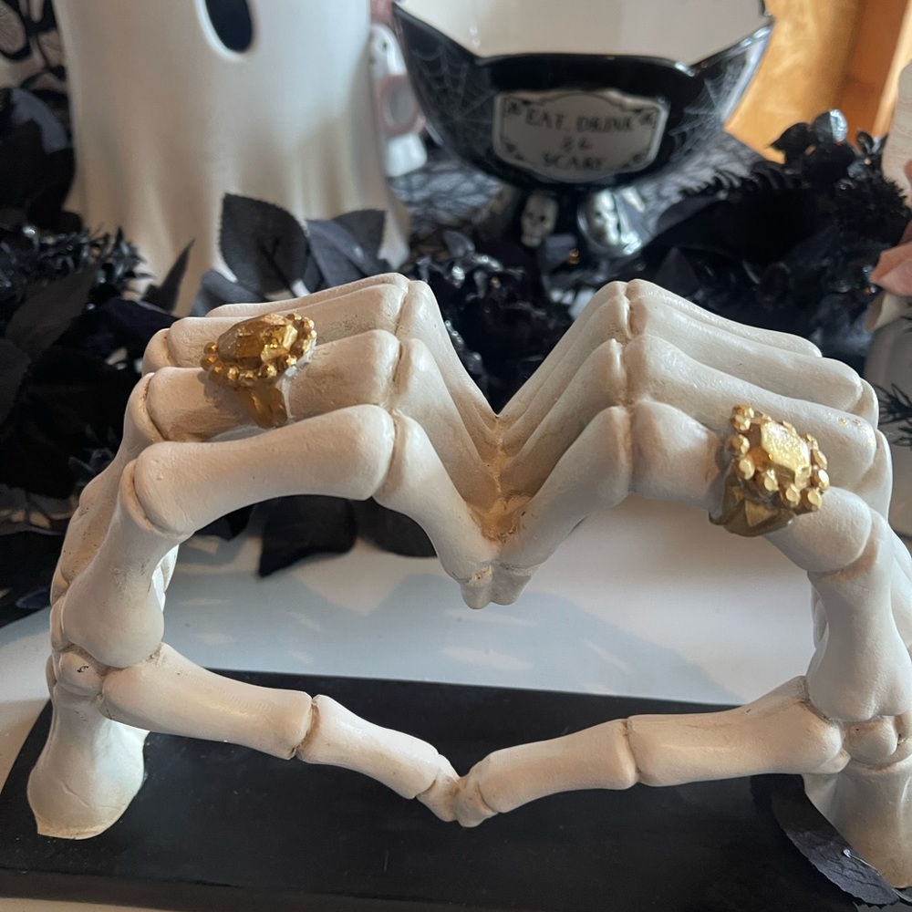 Skeleton Heart hands